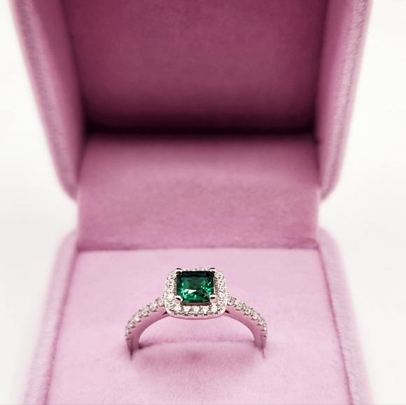 Emerald Moissanite Ring - Picture 6 of 8